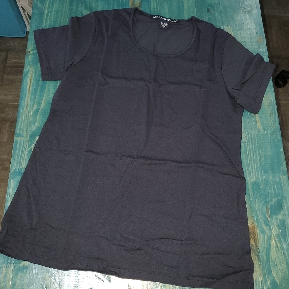 Super soft t-shirt NWOT medium Dark Blue